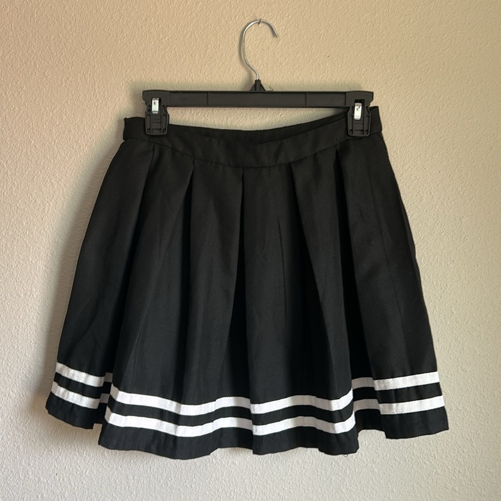 Hot Topic Black and White Skater Mini Skirt Size SMALL - Picture 4 of 7